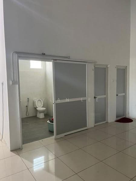 Detached Factory for Sale in Kawasan Perindustrian Valdor (Sungai Bakap) - Dylan Lee - Bathroom - PropertyGuru.com.my