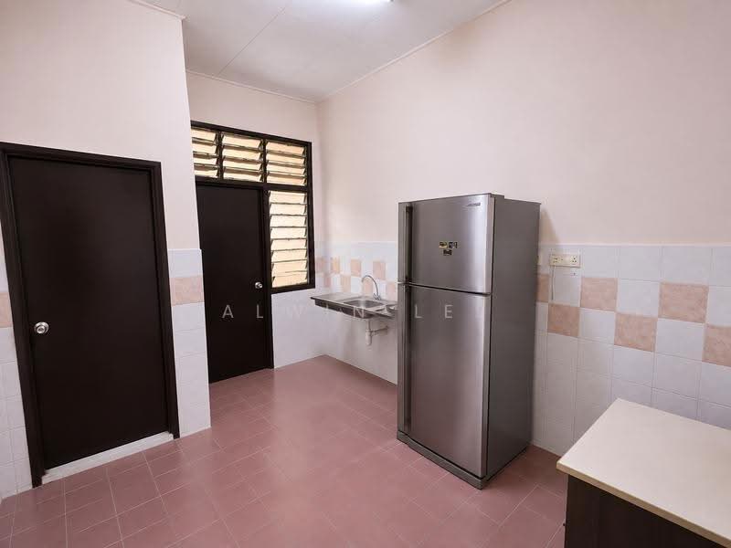 1-storey Terraced House for Sale in Bandar Bukit Raja (Klang) - Alwin Lee - Kitchen - PropertyGuru.com.my