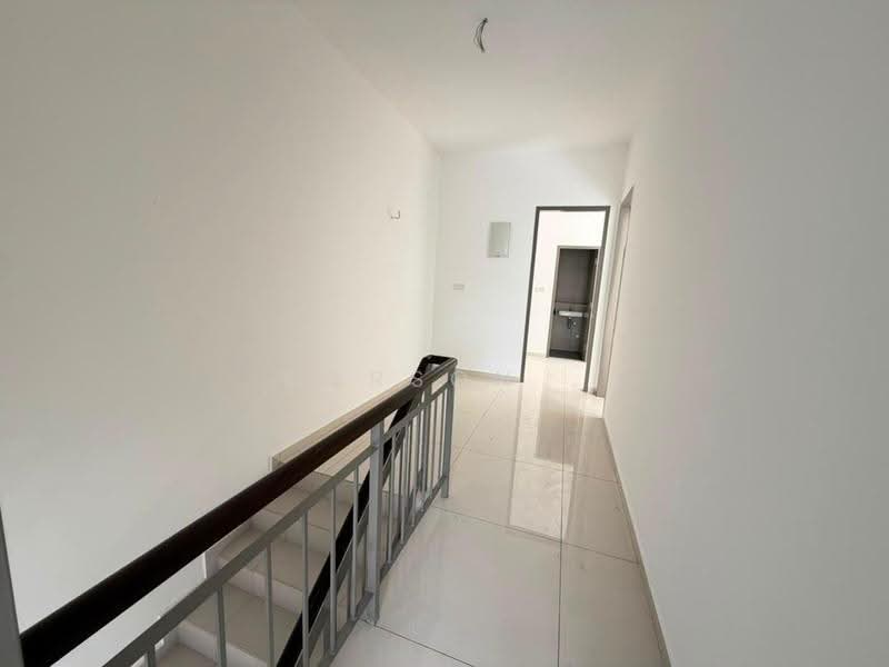 Cluster House for Sale in Austin Crest (Johor Bahru) - Carson . - Corridor - PropertyGuru.com.my