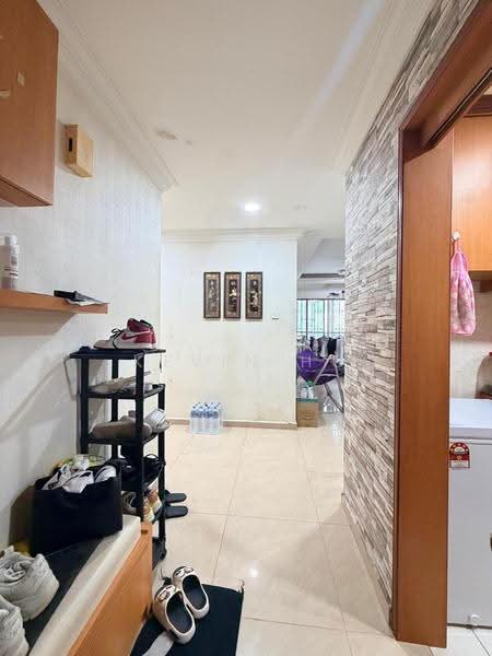 Kediaman Servis untuk Dijual di The Embassy (Bangunan Duta Impian) - Kevin Ho - Corridor - PropertyGuru.com.my