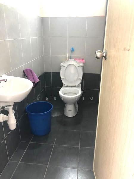 Shop / Office untuk Disewa di Bandar Uda Utama (Johor Bahru) - Karl Lim - Bathroom - PropertyGuru.com.my