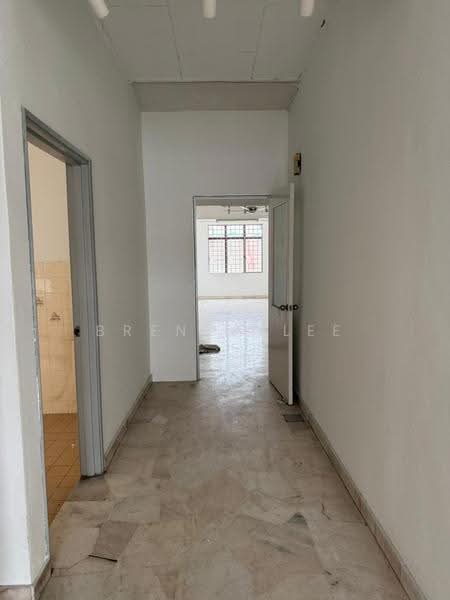 Shop / Office untuk Disewa di Batu Caves (Selangor) - Brenda Lee - Corridor - PropertyGuru.com.my