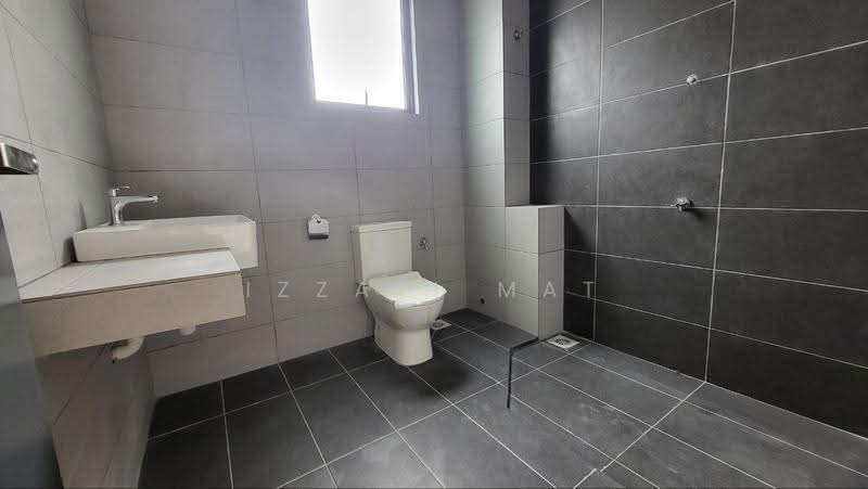 2-storey Terraced House for Sale in Seremban (Negeri Sembilan) - Izzati Mat - Bathroom - PropertyGuru.com.my