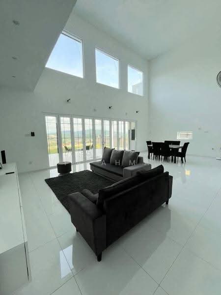 Bungalow House untuk Dijual di Desa Pinggiran Putra (Dengkil) - ITA AHMAT - Living Room - PropertyGuru.com.my
