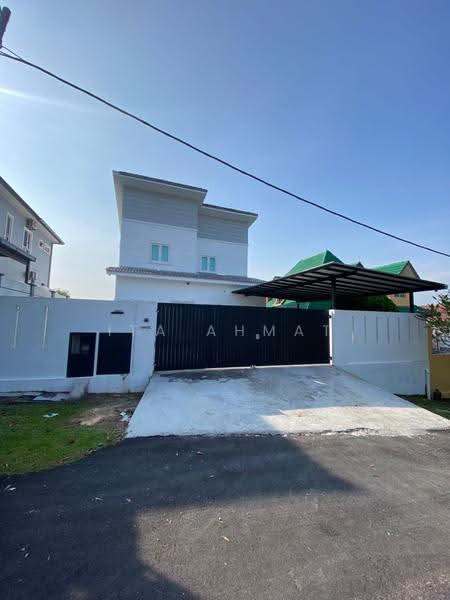 Bungalow House untuk Dijual di Desa Pinggiran Putra (Dengkil) - ITA AHMAT - Exterior - PropertyGuru.com.my