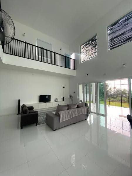 Bungalow House untuk Dijual di Desa Pinggiran Putra (Dengkil) - ITA AHMAT - Living Room - PropertyGuru.com.my