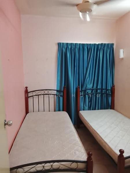 Pangsapuri untuk Disewa di Residensi Warnasari 1 - Eason Hong - Bedroom - PropertyGuru.com.my