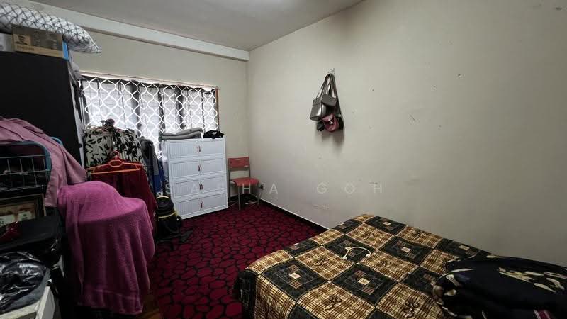 Pangsapuri untuk Dijual di Putra Permai Block C - Sasha Goh - Bedroom - PropertyGuru.com.my