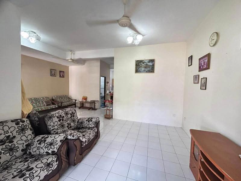 Rumah Teres 2-Tingkat untuk Dijual di Taman Silibin (Ipoh) - Sam . - Living Room - PropertyGuru.com.my