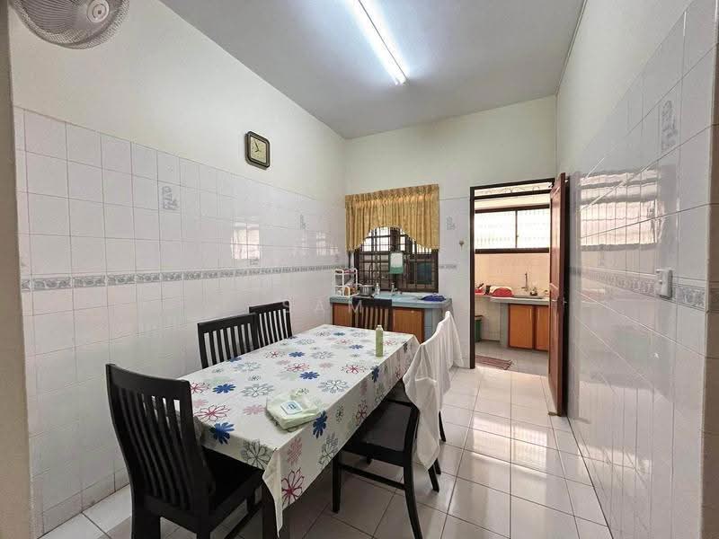 Rumah Teres 2-Tingkat untuk Dijual di Taman Silibin (Ipoh) - Sam . - Dining Room - PropertyGuru.com.my