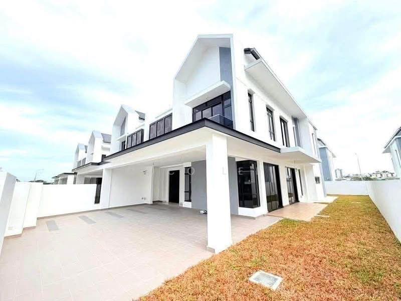 Semi-Detached House for Sale in Setia Tropika (Johor Bahru) - Coco Lee - Exterior - PropertyGuru.com.my