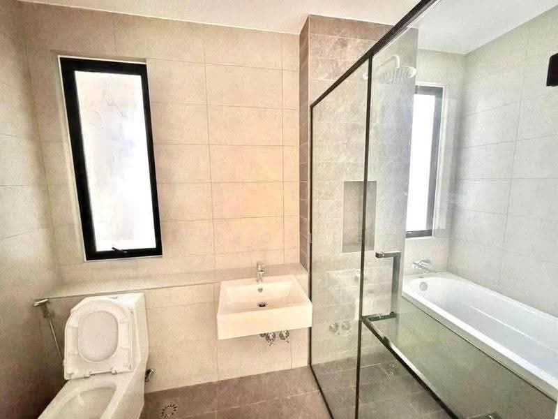 Semi-Detached House for Sale in Setia Tropika (Johor Bahru) - Coco Lee - Bathroom - PropertyGuru.com.my