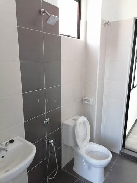 Rumah Teres 2-Tingkat untuk Dijual di Bandar Tiram (Ulu Tiram) - June Tan - Bathroom - PropertyGuru.com.my