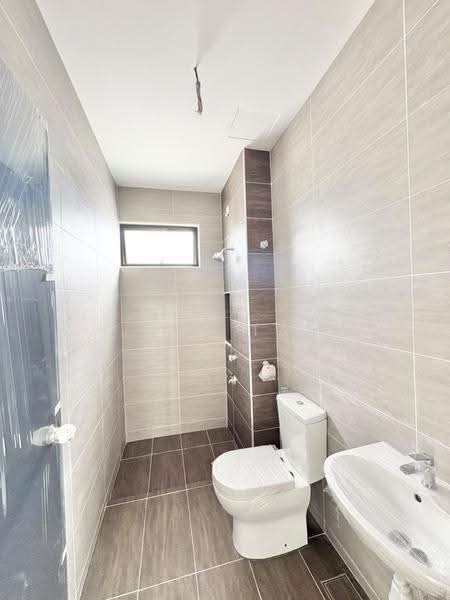 Rumah Teres 2-Tingkat untuk Dijual di Taman Austin Duta (Tebrau) - June Tan - Bathroom - PropertyGuru.com.my