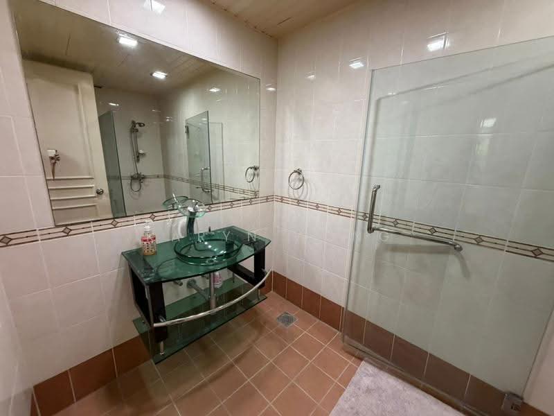 Kondominium untuk Dijual di Fernlea Court - Karyn Wong - Bathroom - PropertyGuru.com.my