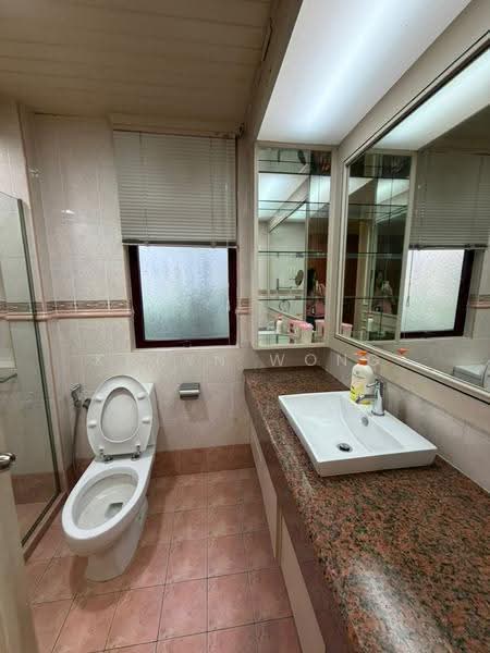 Kondominium untuk Dijual di Fernlea Court - Karyn Wong - Bathroom - PropertyGuru.com.my