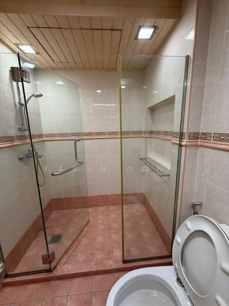 Kondominium untuk Dijual di Fernlea Court - Karyn Wong - Bathroom - PropertyGuru.com.my