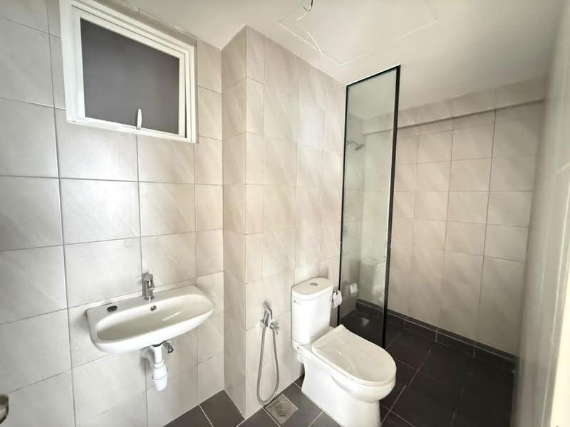 Kondominium untuk Dijual di Jelutong Central Residence - Carson Chuah - Bathroom - PropertyGuru.com.my