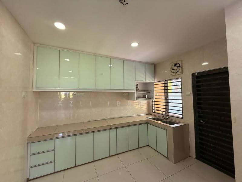 Rumah Berkembar untuk Dijual di Taman Lestari Perdana (Seri Kembangan) - Azli Ibrahim - Kitchen - PropertyGuru.com.my