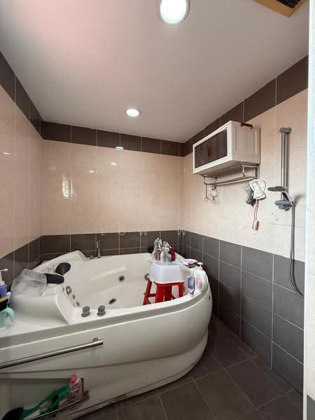 Rumah Teres 1.5-Tingkat untuk Dijual di Taman Gembira (Jalan Klang Lama (Old Klang Road)) - LOW WK - Bathroom - PropertyGuru.com.my