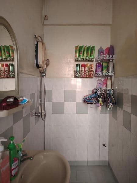 Pangsapuri untuk Dijual di Sri Impian Apartment - Melinda Ee - Bathroom - PropertyGuru.com.my