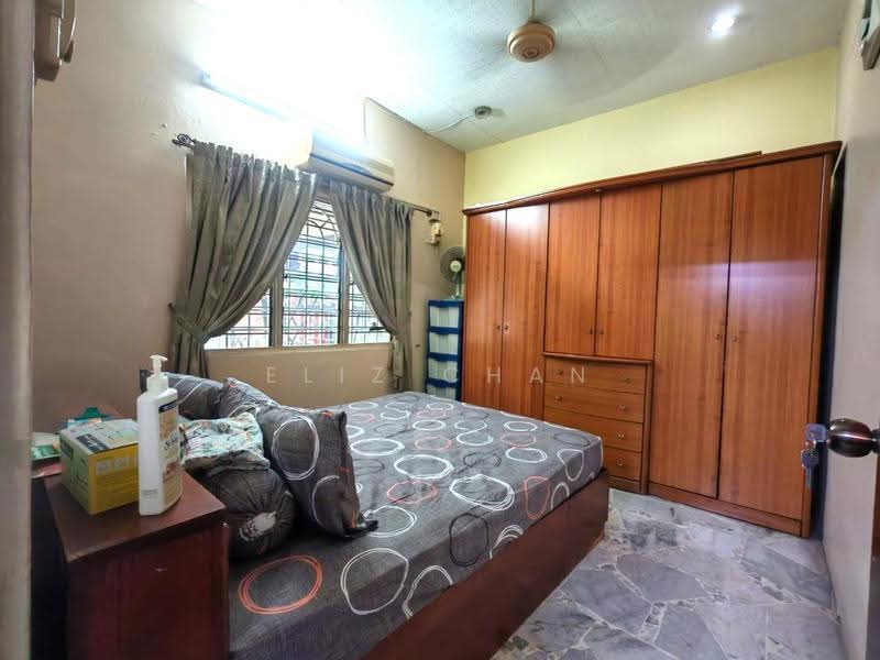 Rumah Teres 1.5-Tingkat untuk Dijual di Kepong Baru (Kepong) - Eliz Chan - Bedroom - PropertyGuru.com.my