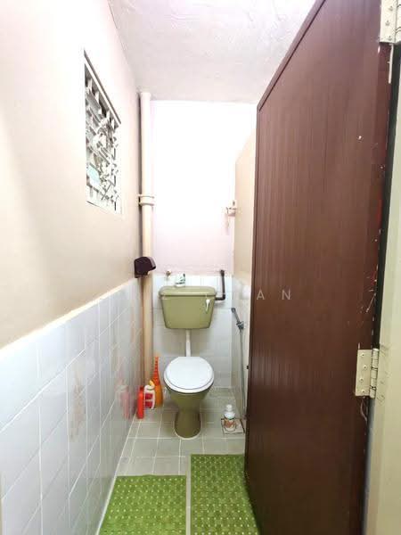 Rumah Teres 1.5-Tingkat untuk Dijual di Kepong Baru (Kepong) - Eliz Chan - Bathroom - PropertyGuru.com.my