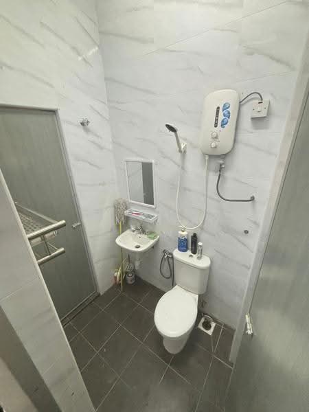 Rumah Teres 2-Tingkat untuk Dijual di Taman Indah Perdana (Kepong) - Kim Meng Lew - Bathroom - PropertyGuru.com.my