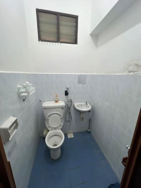 Pangsapuri untuk Disewa di Taman Jubilee Phase 5 - Lim Keh Sin - Bathroom - PropertyGuru.com.my