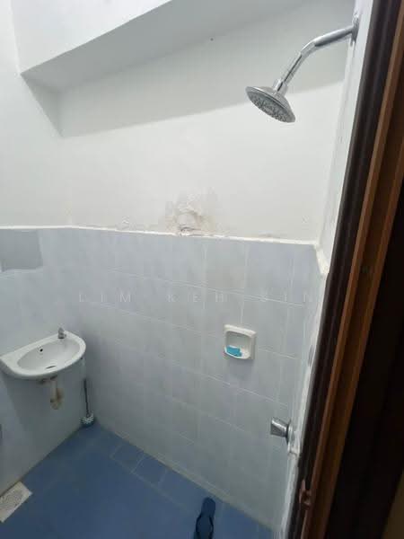 Pangsapuri untuk Disewa di Taman Jubilee Phase 5 - Lim Keh Sin - Bathroom - PropertyGuru.com.my