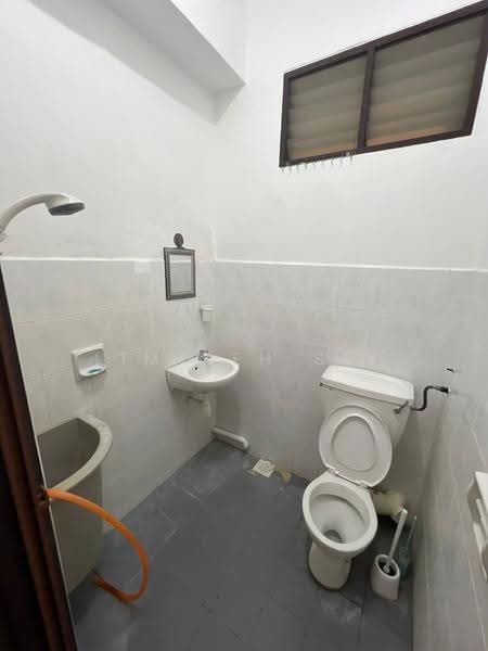 Pangsapuri untuk Disewa di Taman Jubilee Phase 5 - Lim Keh Sin - Bathroom - PropertyGuru.com.my