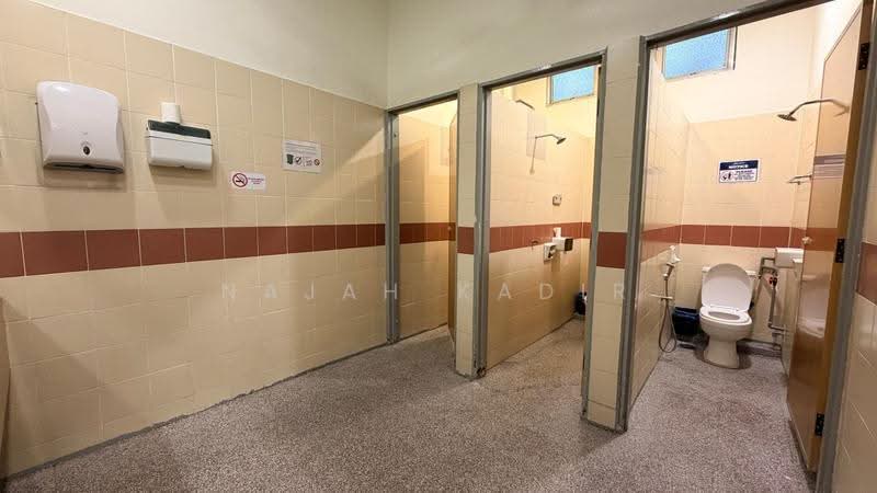 Warehouse for Rent in Subang Jaya (Selangor) - Najah Kadir - Bathroom - PropertyGuru.com.my