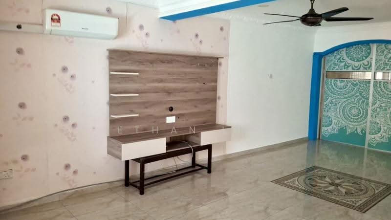2-storey Terraced House for Rent in Taman Desa Cemerlang (Ulu Tiram) - Ethan Lim - Living Room - PropertyGuru.com.my
