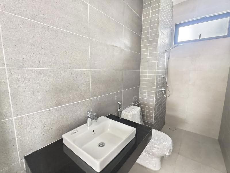 Rumah Berkembar untuk Dijual di Sierra Ukay (Ampang) - Dlynie Ooi - Bathroom - PropertyGuru.com.my