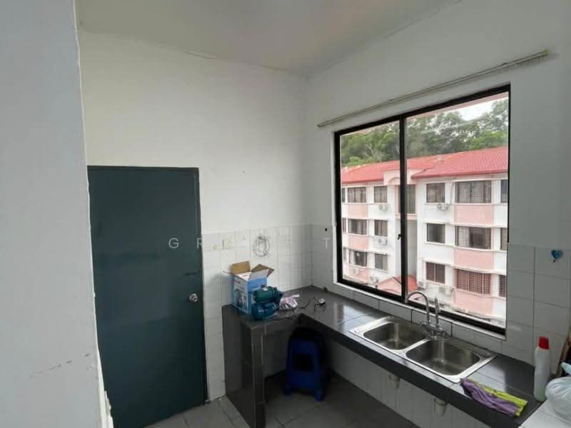 Apartment for Sale at Beverly Hills 1 - Grace Teo - Kitchen - PropertyGuru.com.my