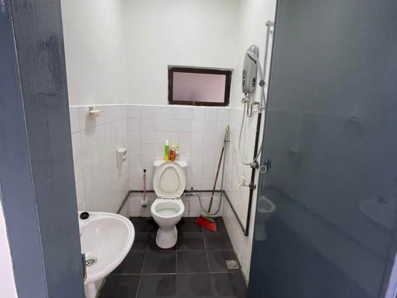 Apartment for Sale at Beverly Hills 1 - Grace Teo - Bathroom - PropertyGuru.com.my