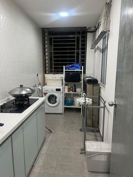 Kediaman Servis untuk Dijual di Koi Kinrara - Vincent Chye - Kitchen - PropertyGuru.com.my
