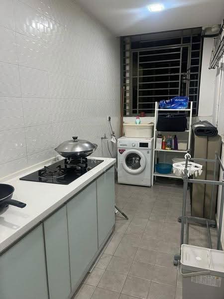 Kediaman Servis untuk Dijual di Koi Kinrara - Vincent Chye - Kitchen - PropertyGuru.com.my