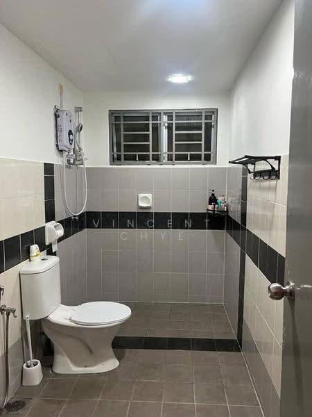 Kediaman Servis untuk Dijual di Koi Kinrara - Vincent Chye - Bathroom - PropertyGuru.com.my