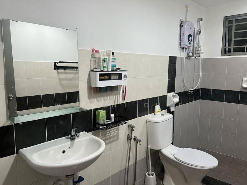Kediaman Servis untuk Dijual di Koi Kinrara - Vincent Chye - Bathroom - PropertyGuru.com.my