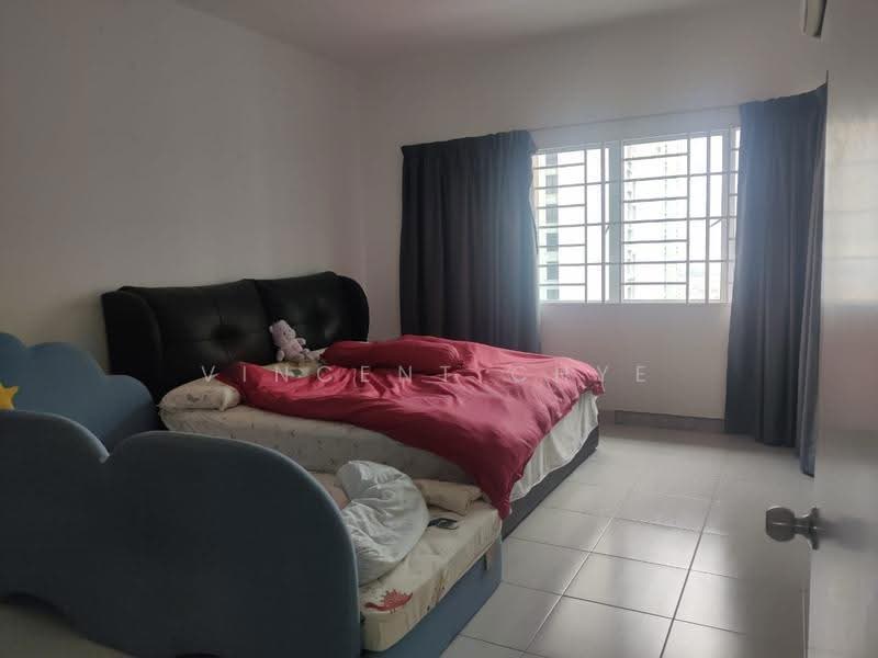 Kediaman Servis untuk Dijual di Koi Kinrara - Vincent Chye - Bedroom - PropertyGuru.com.my