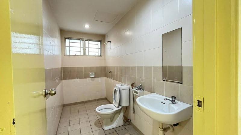 Kondominium untuk Dijual di Kinrara Mas - Vincent Chye - Bathroom - PropertyGuru.com.my