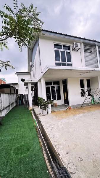 Rumah Berkembar untuk Dijual di Taman Mutiara Rini (Skudai) - Sharon Ng - Exterior - PropertyGuru.com.my