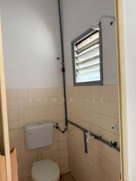 Shop / Office untuk Disewa di Taman Selayang Jaya (Selayang) - Brenda Lee - Bathroom - PropertyGuru.com.my