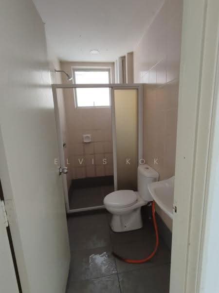Pangsapuri untuk Dijual di Goodview Heights - Elvis Kok - Bathroom - PropertyGuru.com.my