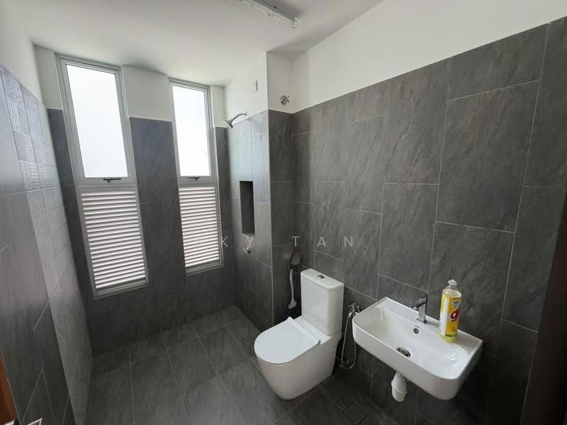 Rumah Teres 2-Tingkat untuk Dijual di Taman Impian Emas (Skudai) - Sky Tan - Bathroom - PropertyGuru.com.my