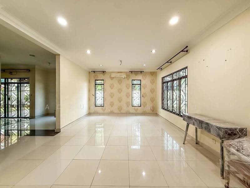 Rumah Berkembar untuk Dijual di Bandar Baru Bangi (Selangor) - Adzura Zamedin - Living Room - PropertyGuru.com.my