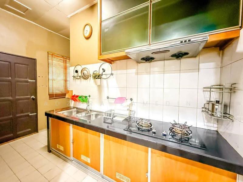Rumah Berkembar untuk Dijual di Bandar Baru Bangi (Selangor) - Adzura Zamedin - Kitchen - PropertyGuru.com.my