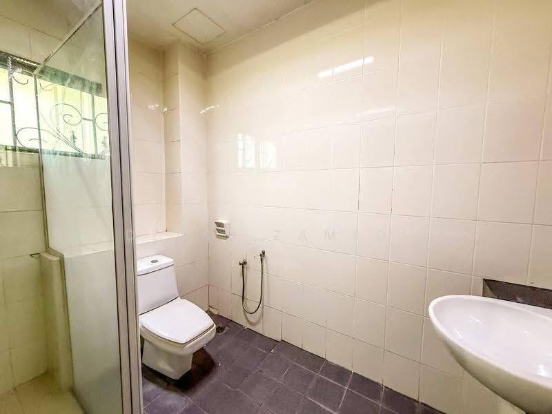 Rumah Berkembar untuk Dijual di Bandar Baru Bangi (Selangor) - Adzura Zamedin - Bathroom - PropertyGuru.com.my