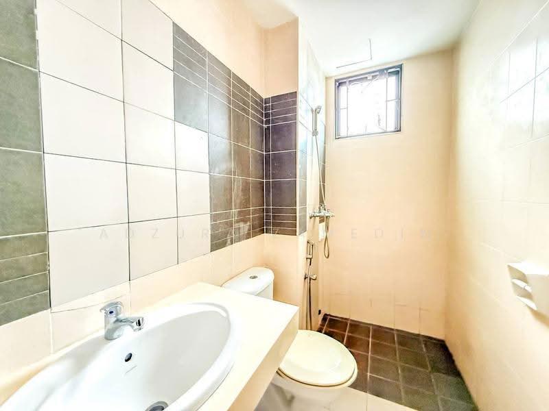 Rumah Berkembar untuk Dijual di Bandar Baru Bangi (Selangor) - Adzura Zamedin - Bathroom - PropertyGuru.com.my